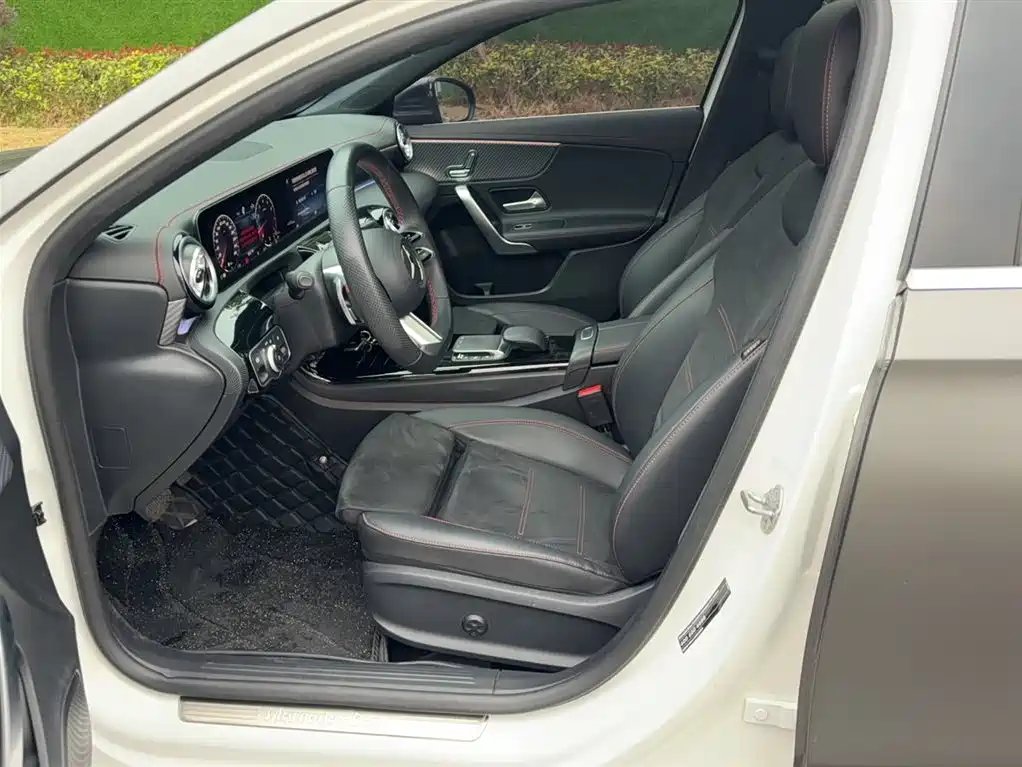 Mercedes-Benz A-Class 2023 — фото 12