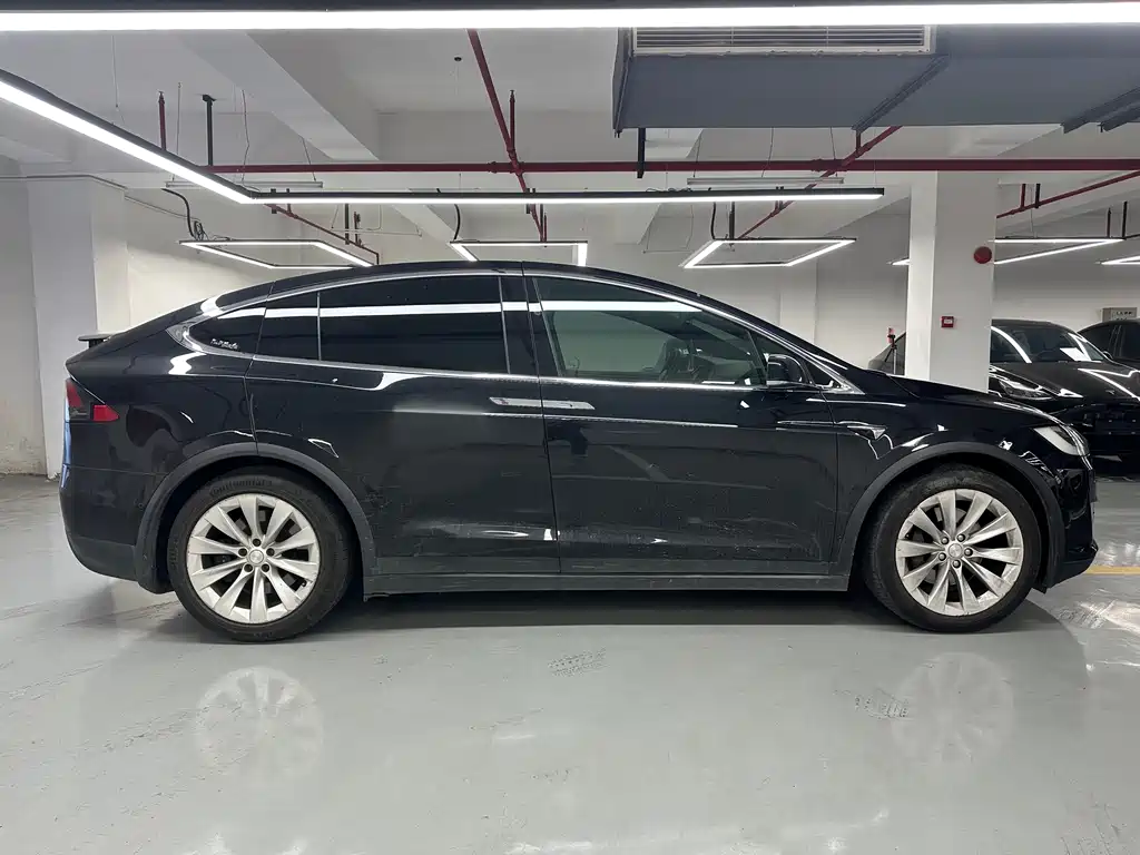 Tesla Model X 2018 — фото 3