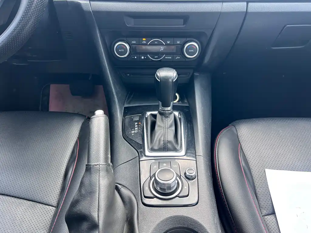 Mazda 3 Axela 2015 — фото 14