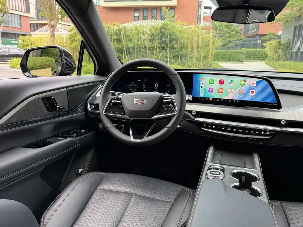 Cadillac XT5 2025 — фото 18