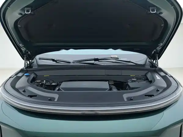 Li Auto L8 2025