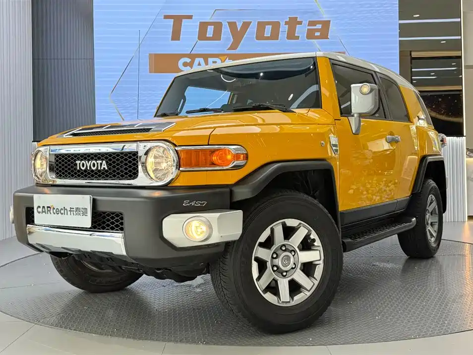 Toyota FJ Cruiser 2020 — фото 1