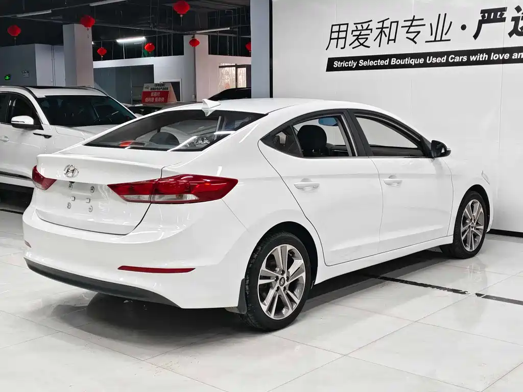 Hyundai Elantra 2016 — фото 6