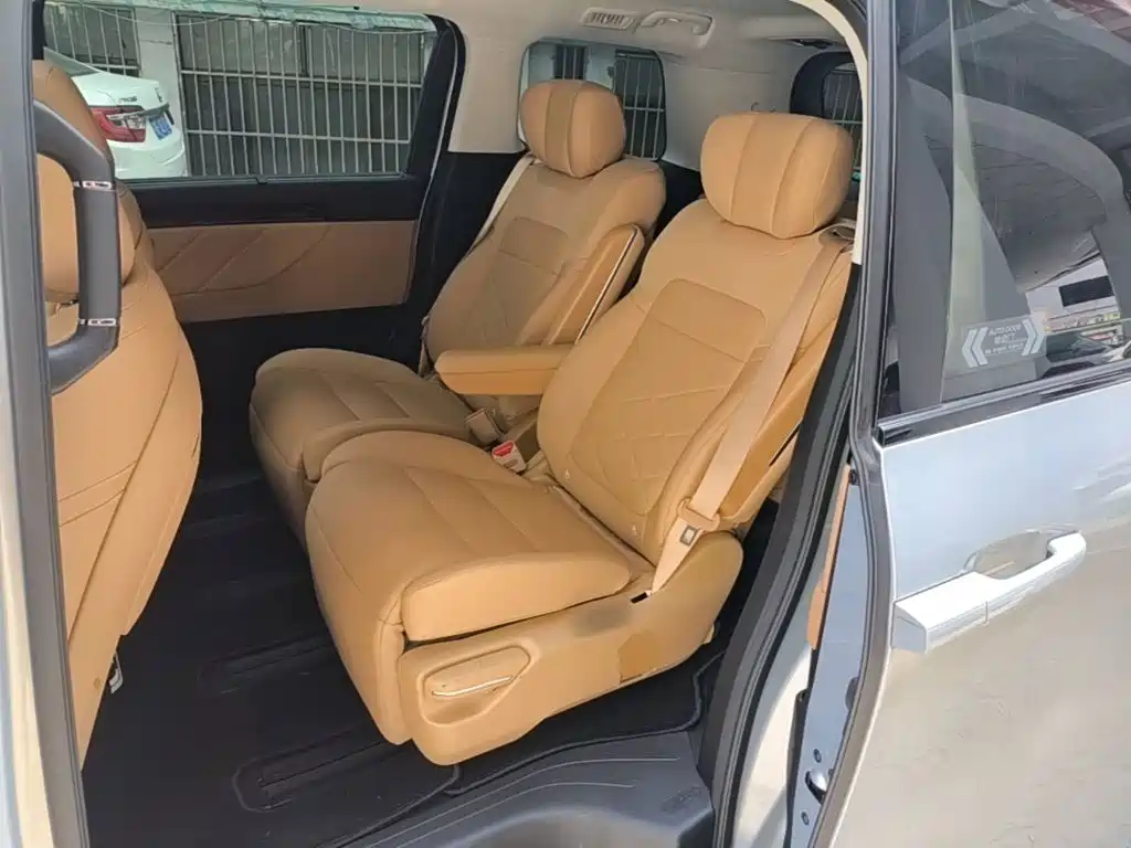 GAC Motor E8 PHEV 2025 — фото 17