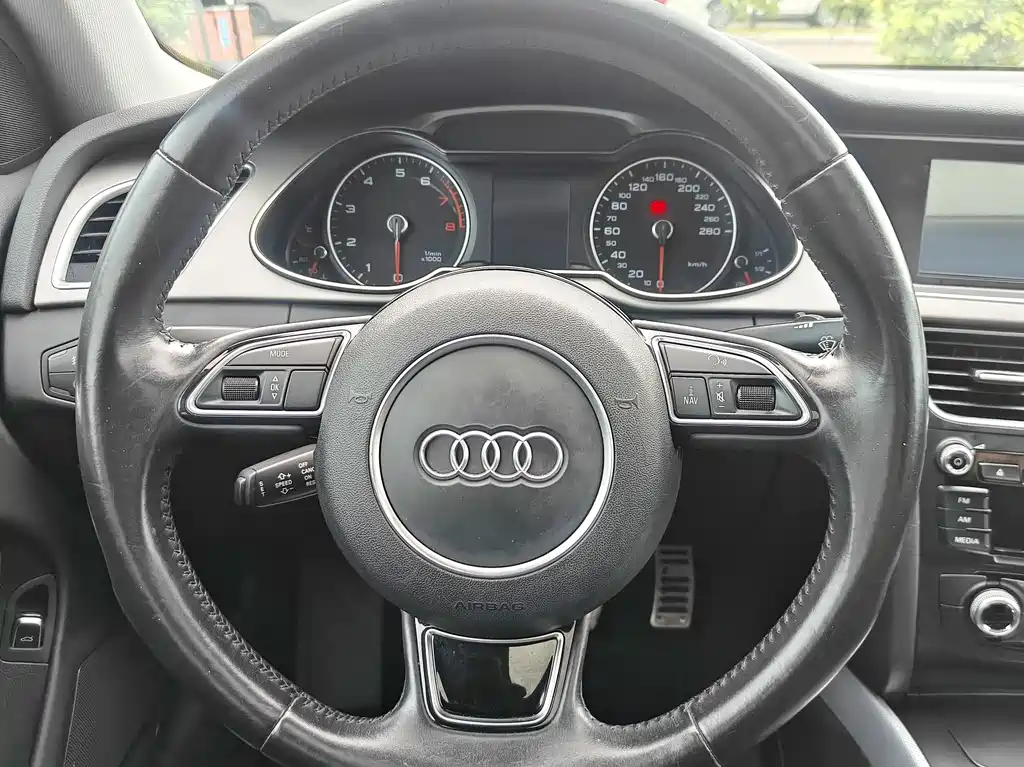 Audi A4L 2016 — фото 18