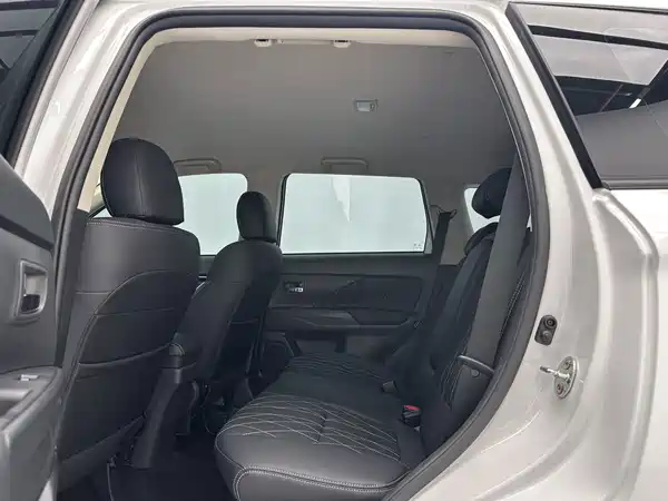 Mitsubishi Outlander 2023