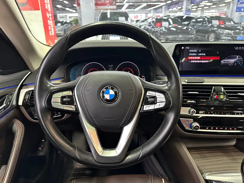 BMW 5 Series New Energy 2019 — фото 9