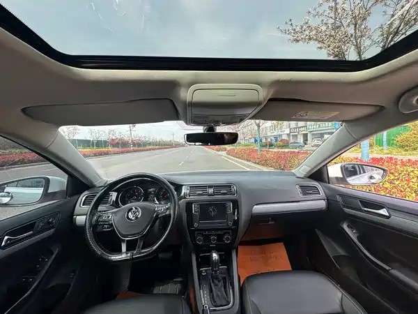 Volkswagen Sagitar 2018
