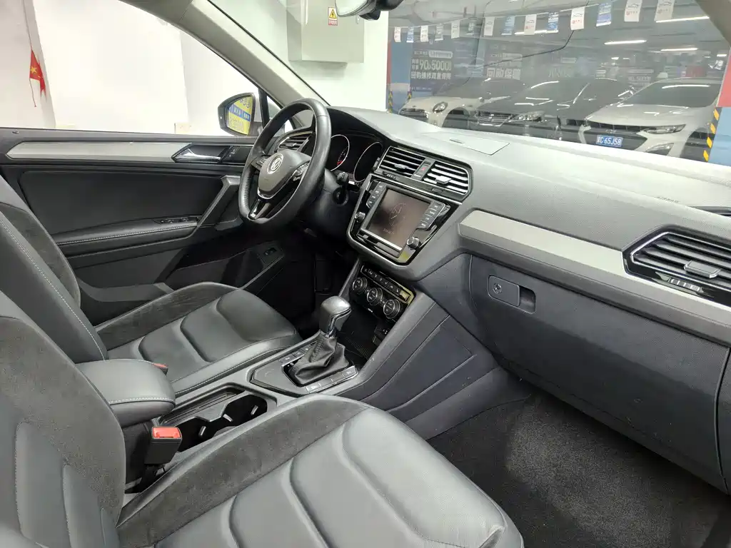 Volkswagen Tiguan L 2018 — фото 15
