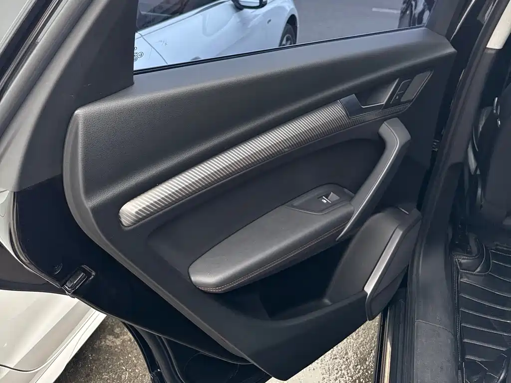 Audi Q5L 2020 — фото 14