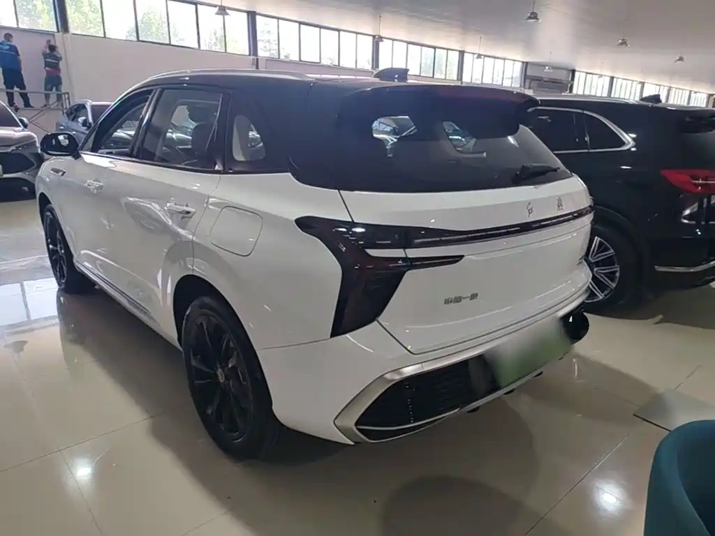 Hongqi HS3 PHEV 2025 — фото 5