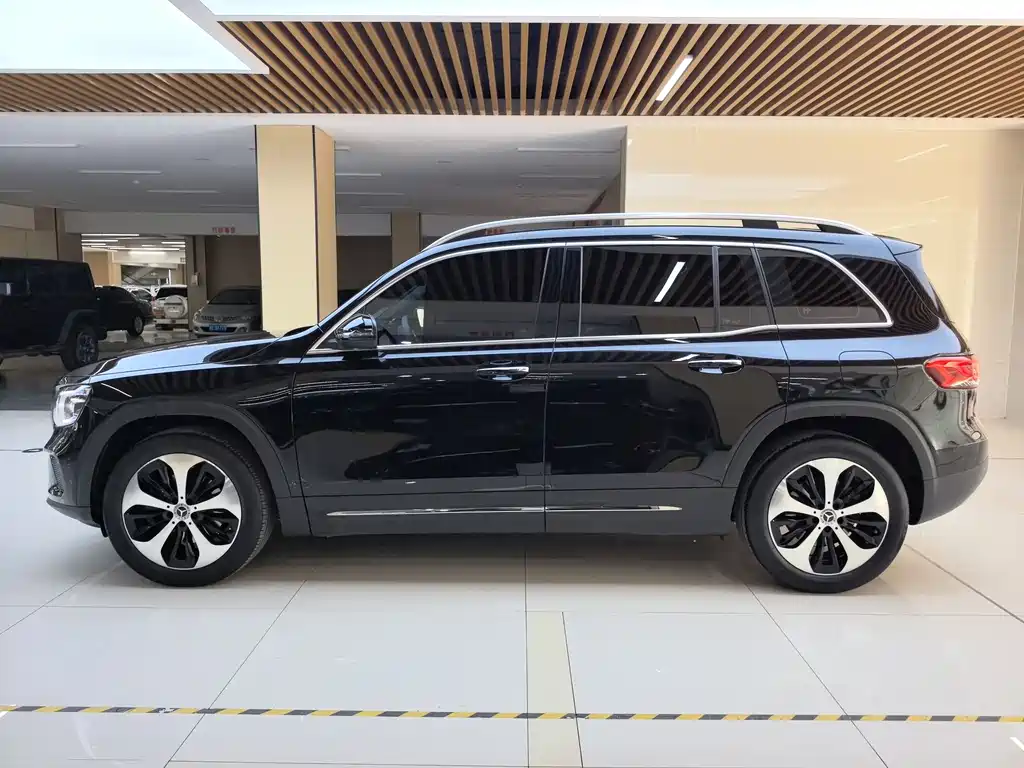 Mercedes-Benz GLB 2023 — фото 18