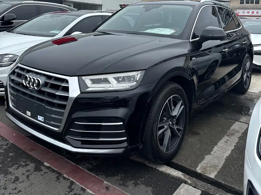 Audi Q5L 2020 — фото 1