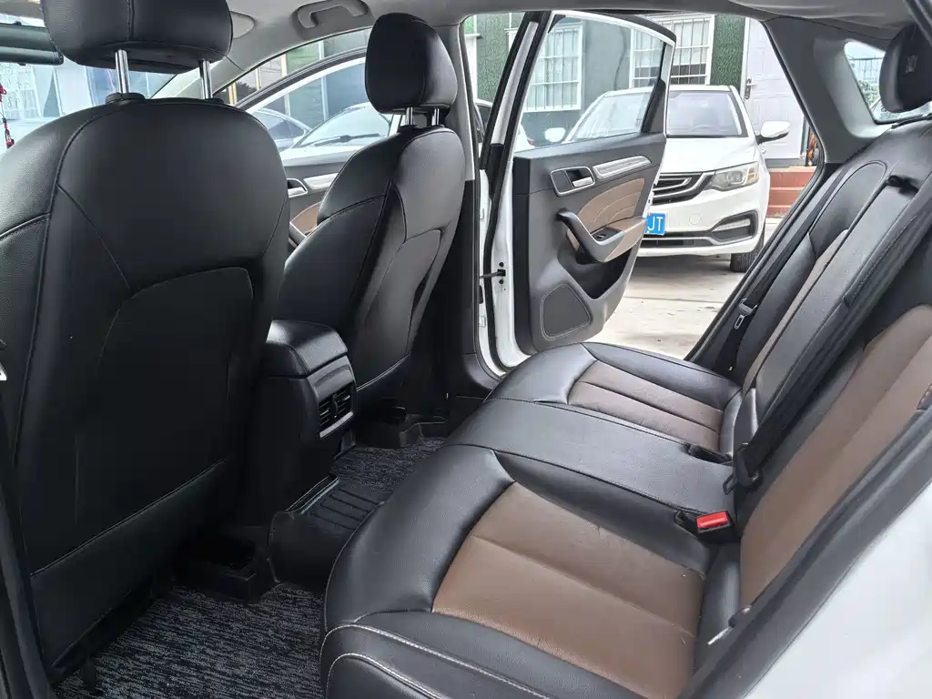 Roewe i6 Classic 2017 — фото 10