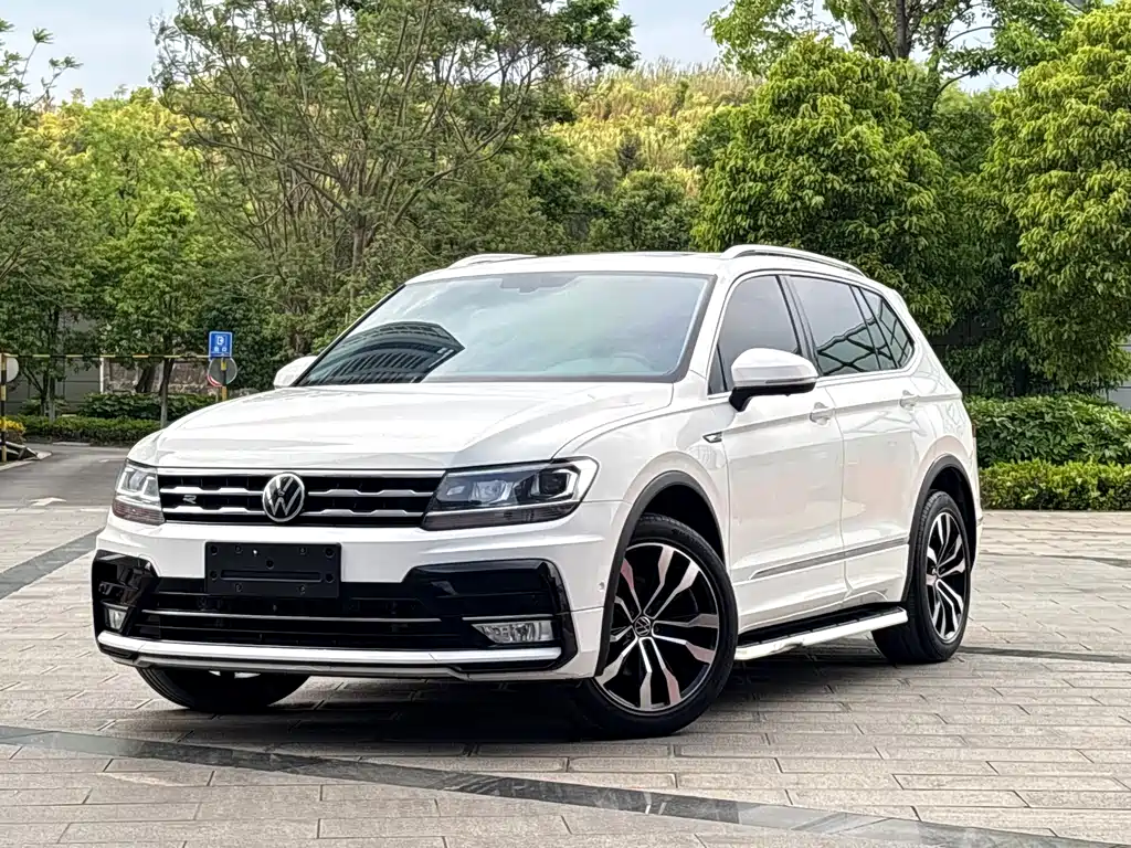 Volkswagen Tiguan L 2021 — фото 1