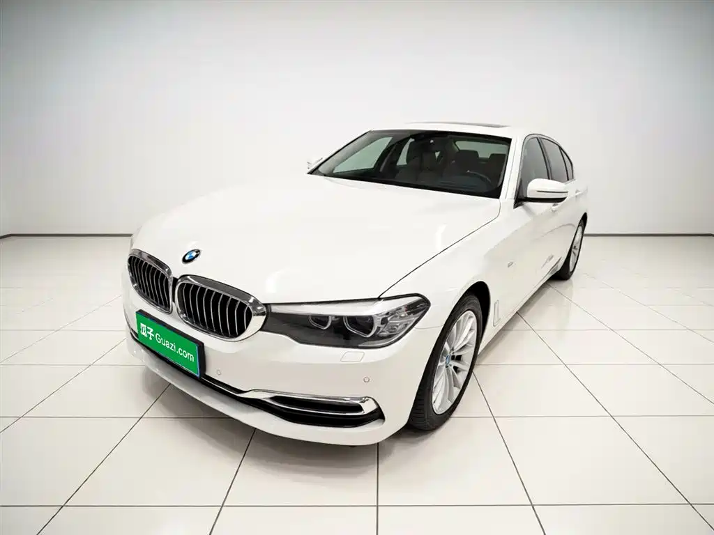 BMW 5 Series 2018 — фото 1