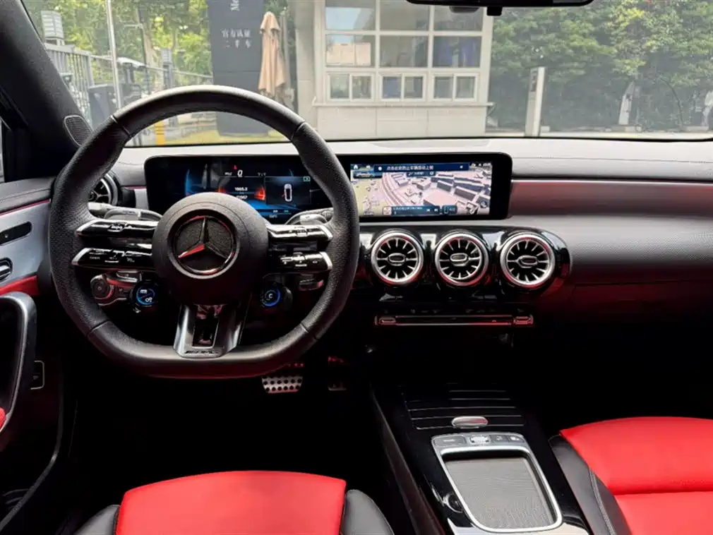 Mercedes-Benz A-Class AMG 2025 — фото 10