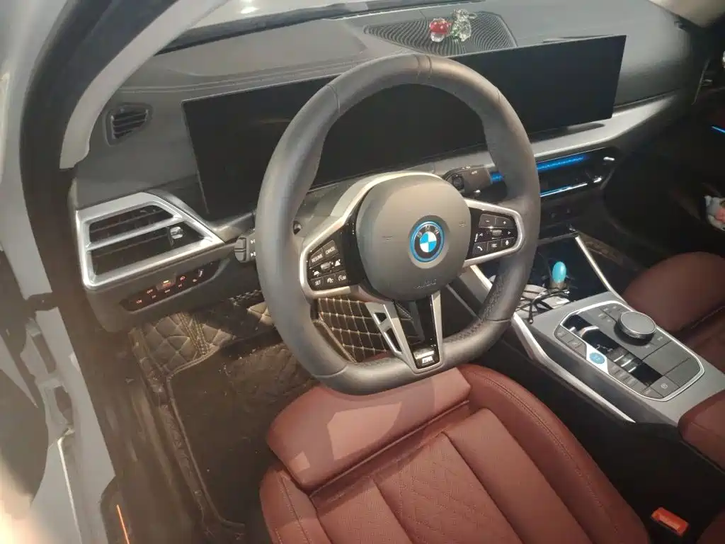 BMW i3 2025 — фото 3