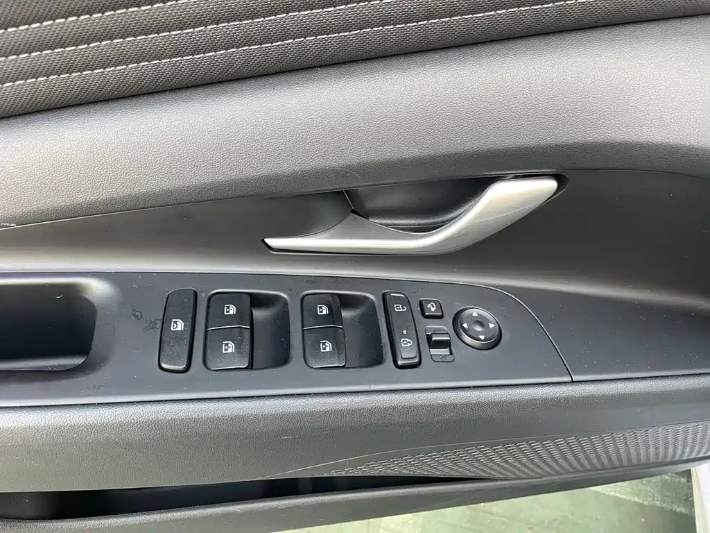 Hyundai Elantra 2023 — фото 13