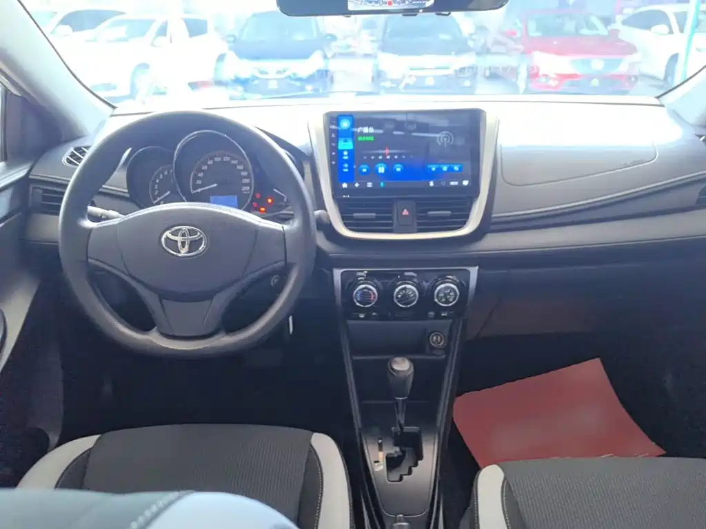 Toyota Yaris L 2019 — фото 10