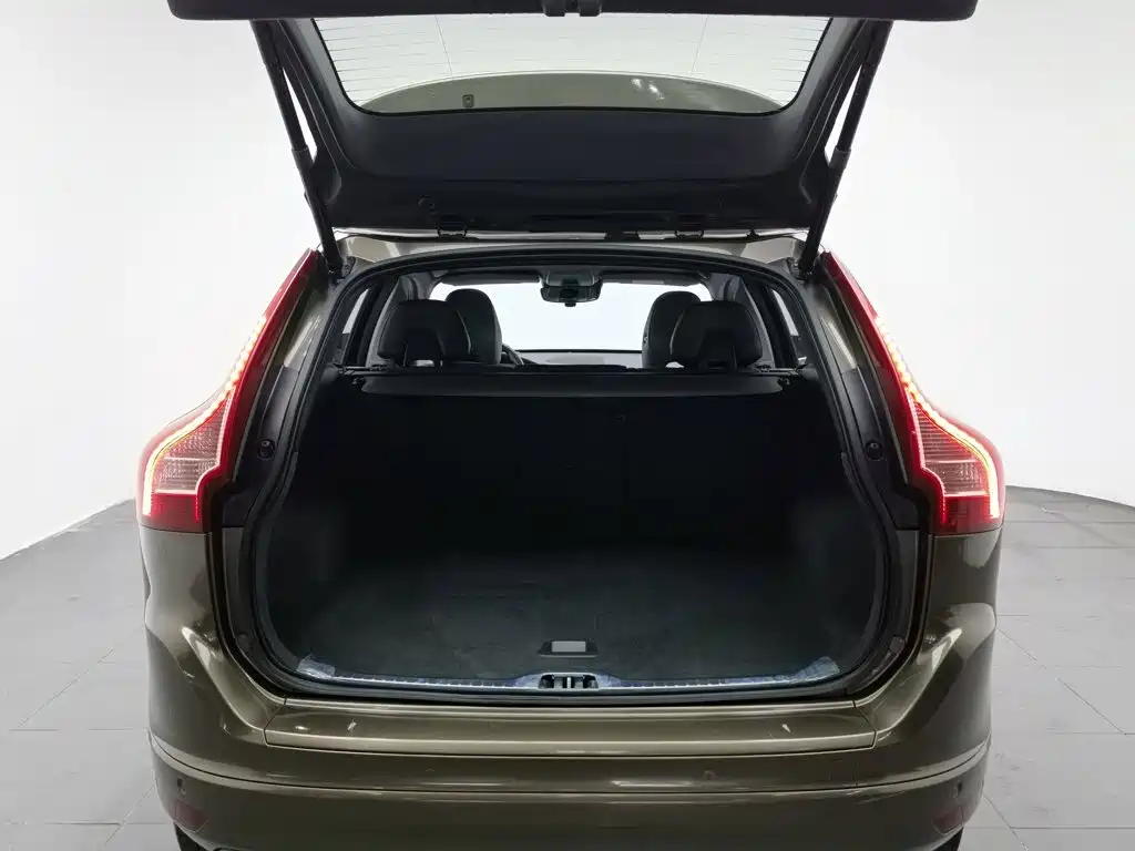 Volvo XC60 2017 — фото 16