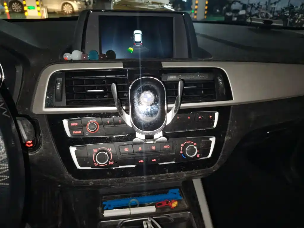 BMW 1 Series 2018 — фото 14