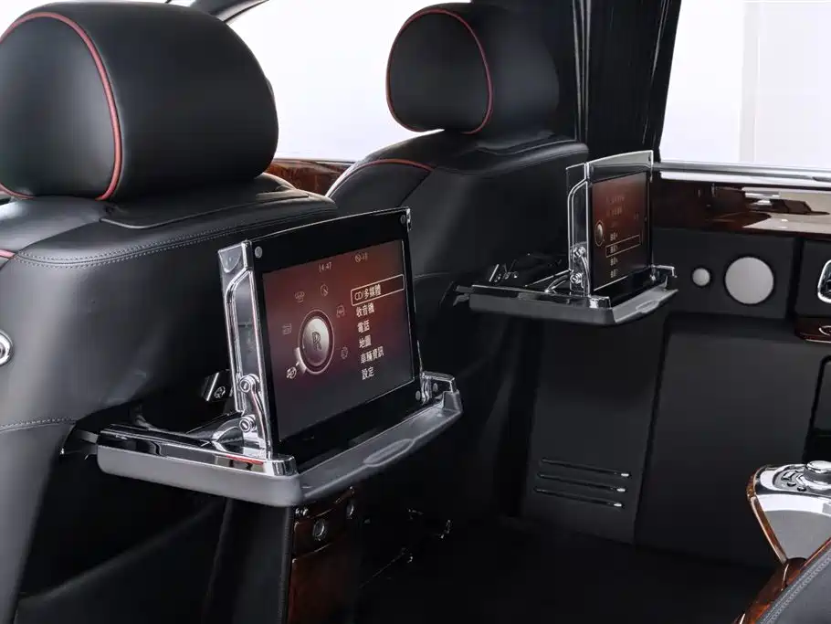 Rolls-Royce Phantom 2018 — фото 13