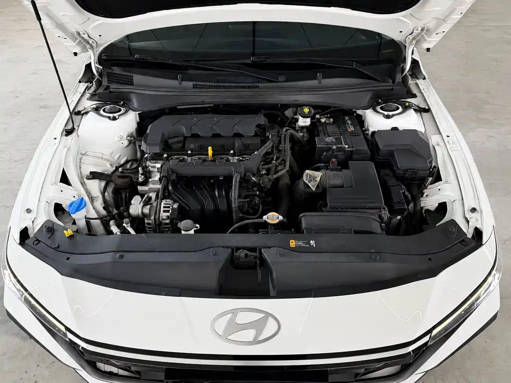 Hyundai Elantra 2023 — фото 10