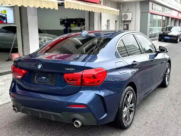 BMW 1 Series 2021