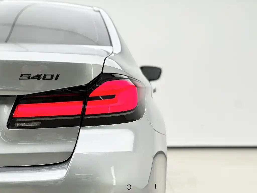 BMW 5 Series 2023 — фото 13