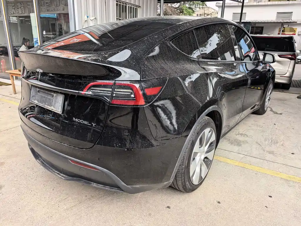 Tesla Model Y 2023 — фото 15
