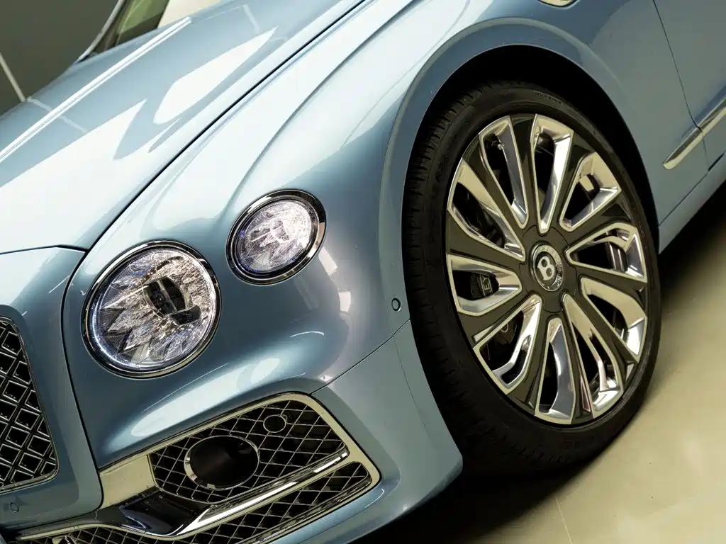 Bentley Flying Spur 2023 — фото 3
