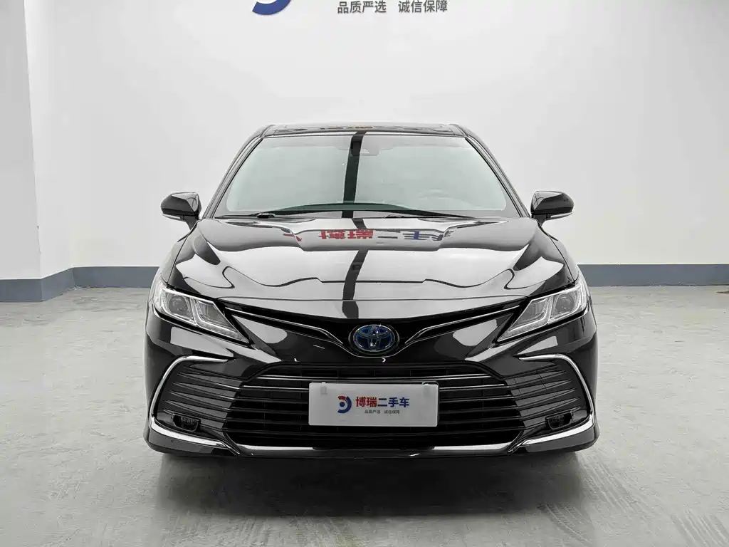 Toyota Camry 2023 — фото 2