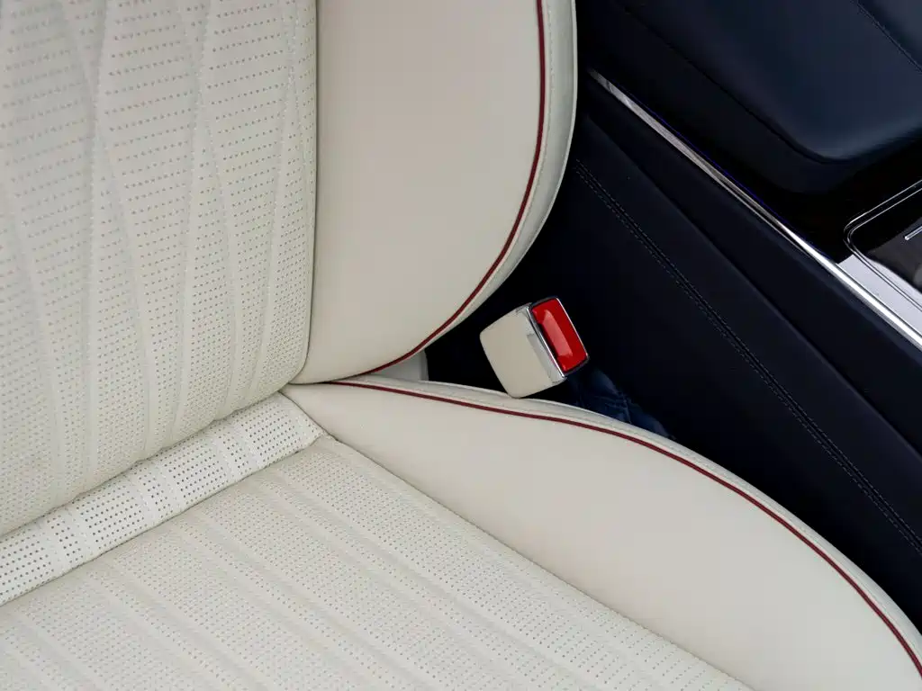 Bentley Flying Spur 2023 — фото 18