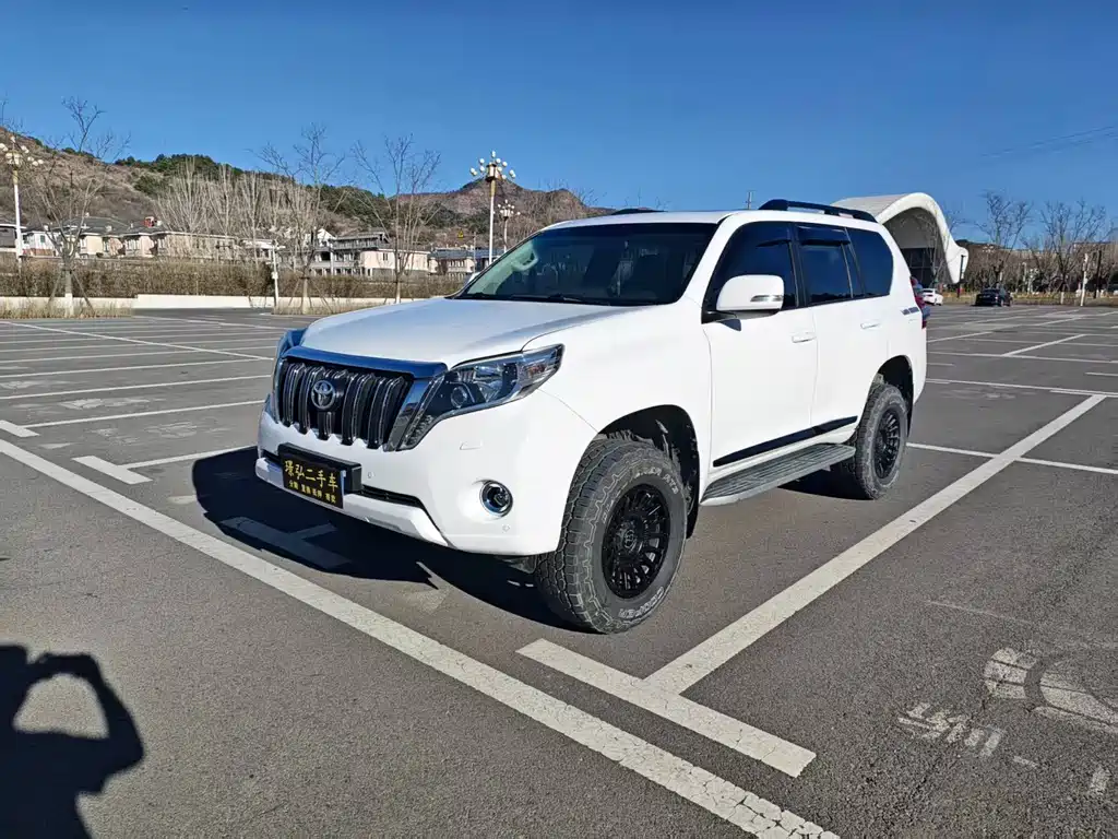 Toyota Prado 2015 — фото 1