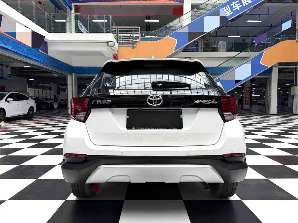 Toyota Yaris L 2022 — фото 19