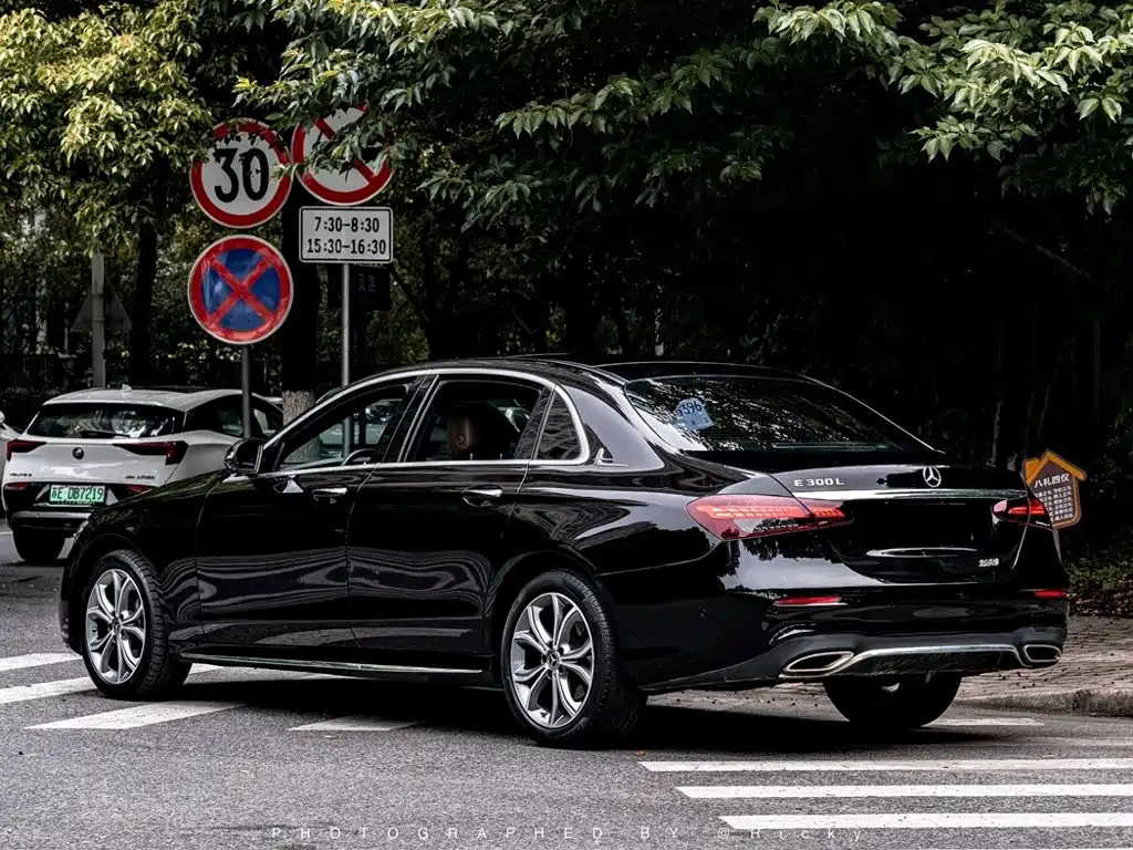 Mercedes-Benz E-Class 2022 — фото 11