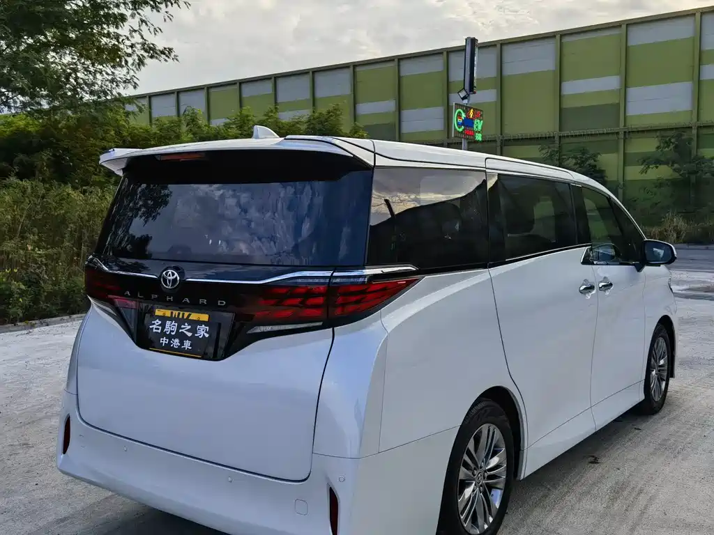 Toyota Alphard — фото 3