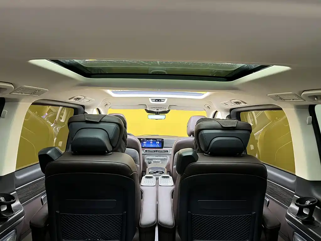 Mercedes-Benz V-Class 2025 — фото 32