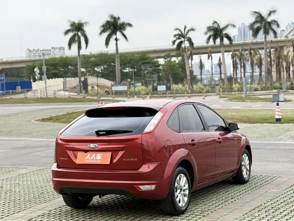 Ford Focus 2015 — фото 6