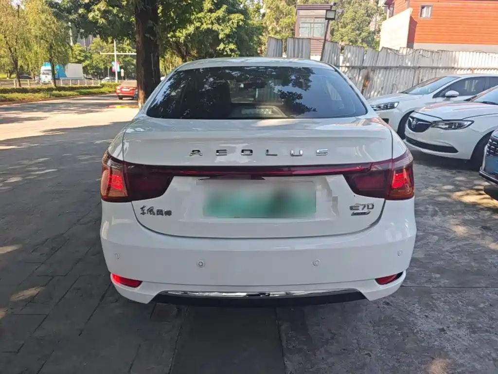 Dongfeng E70 2022