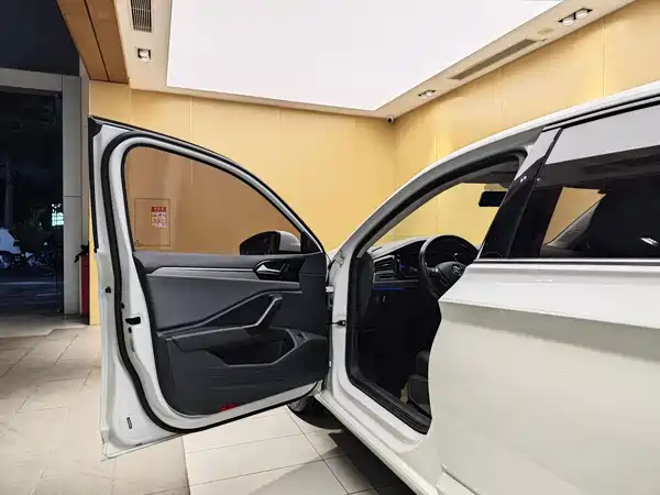 Volkswagen Sagitar 2021