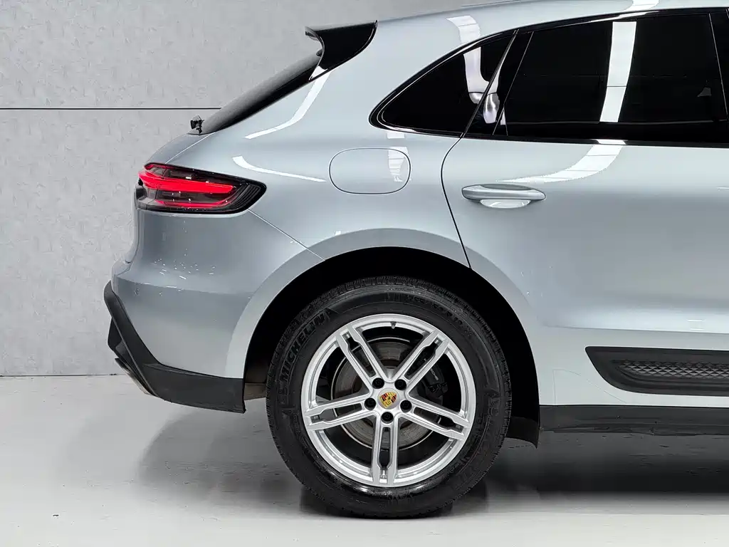Porsche Macan 2023 — фото 16