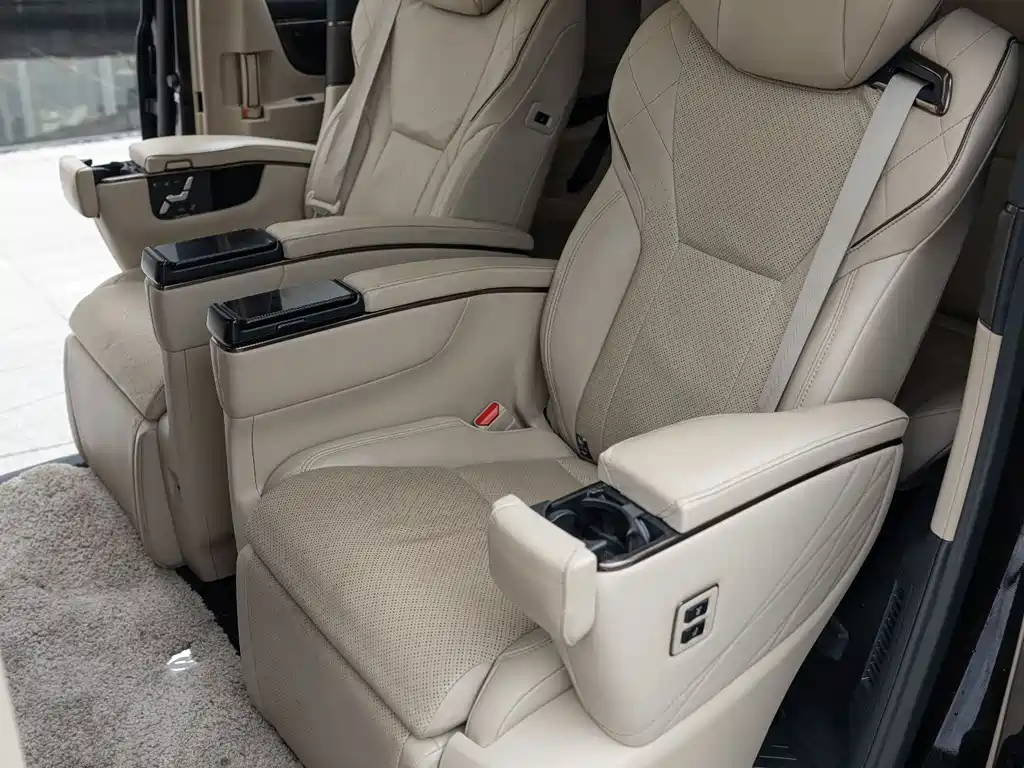 Toyota Alphard 2024 — фото 18