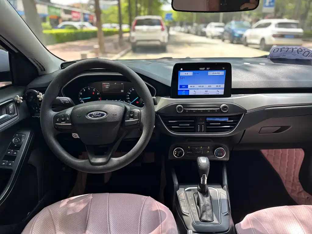 Ford Focus 2019 — фото 10