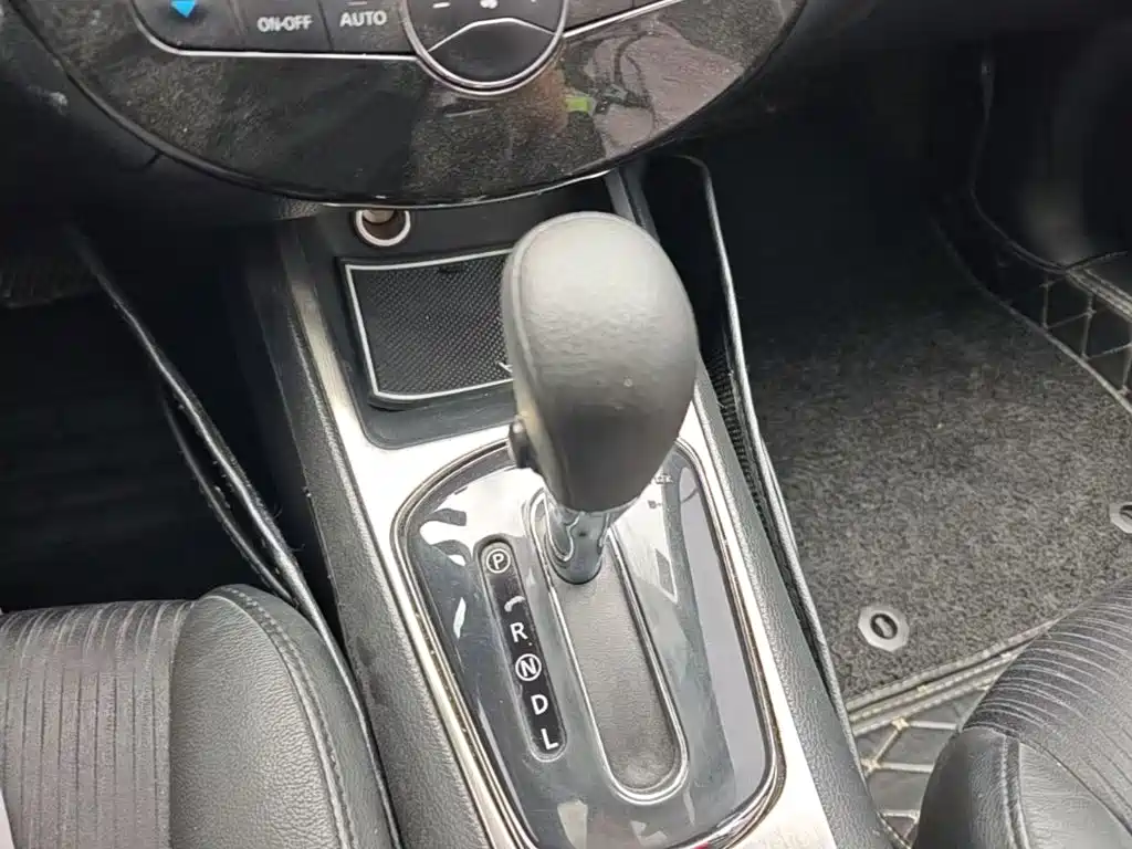 Nissan Tiida 2016 — фото 14