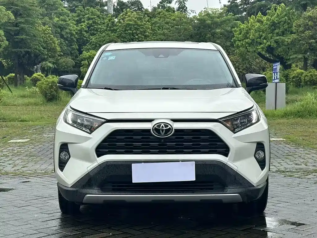 Toyota RAV4 2020 — фото 2