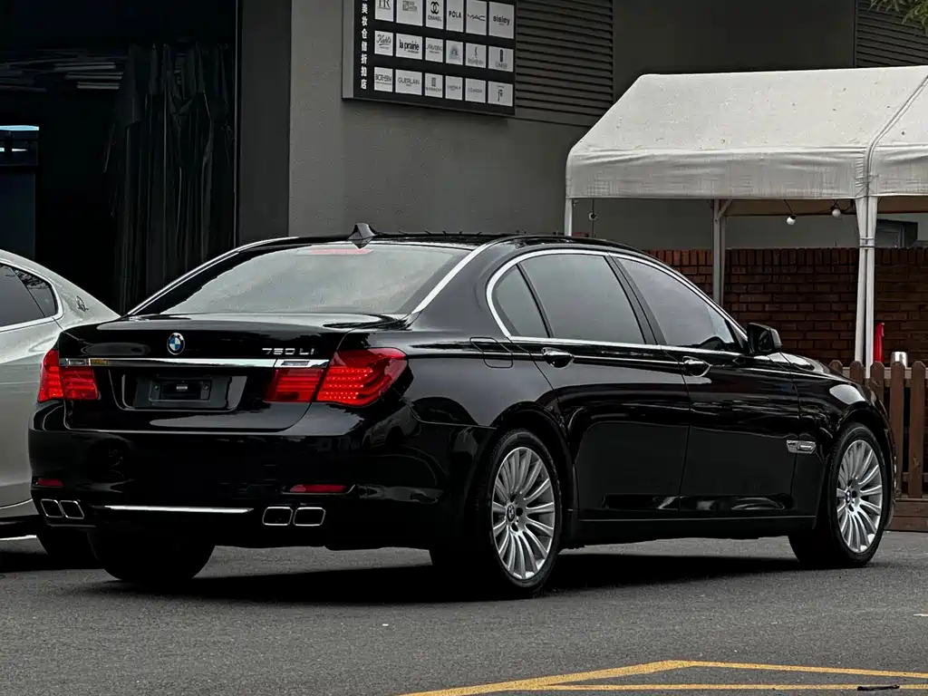 BMW 7 Series 2011 — фото 15