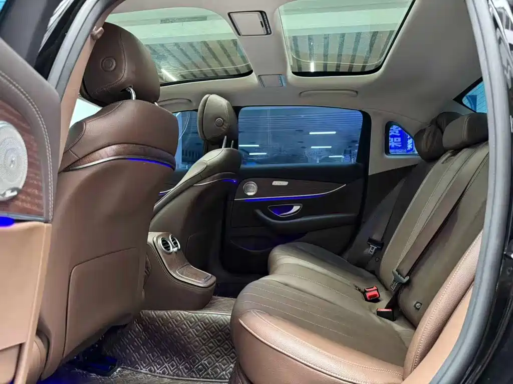 Mercedes-Benz E-Class 2023 — фото 13