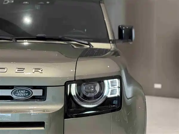 Land Rover Defender 2023